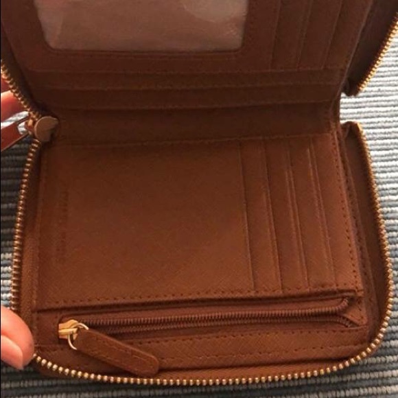 Small Michael Kors Wallet - Picture 2 of 3